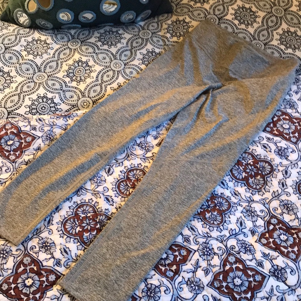 Outdoor voices ash 3/4 warmup leggings small